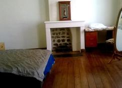 La Maison de l'Aubépin - Saint-Savinien - Bedroom