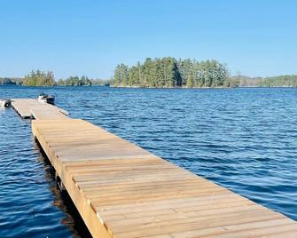 Lily Pad Cabin on Charleston Lake - Lansdowne