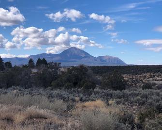 Sleeping Ute Mountain Motel - Cortez - Outdoor view