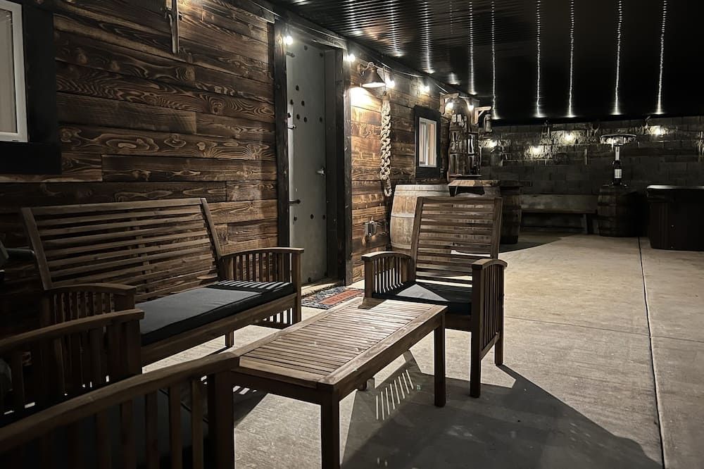 Unique Underground Speakeasy With Hot Tub