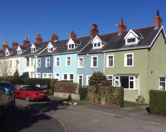 Lovely Victorian town house close to the sea. - Bangor