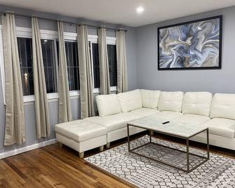 Welcome to The Nest, your friend & family’s next NYC luxury retreat! - Queens