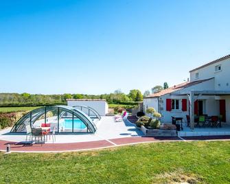 Gîte for 12 people, classified 4 with heated and covered swimming pool - Mervent - Piscine