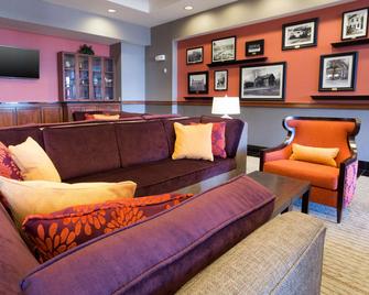 Drury Inn & Suites Cincinnati Sharonville - Цінціннаті - Лоббі