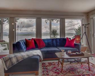 Stunning Water - Mountain View at the Edgewater Bluff Retreat - Poulsbo - Living room