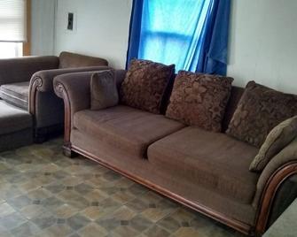 Parks, Malls - Alexandria - Living room
