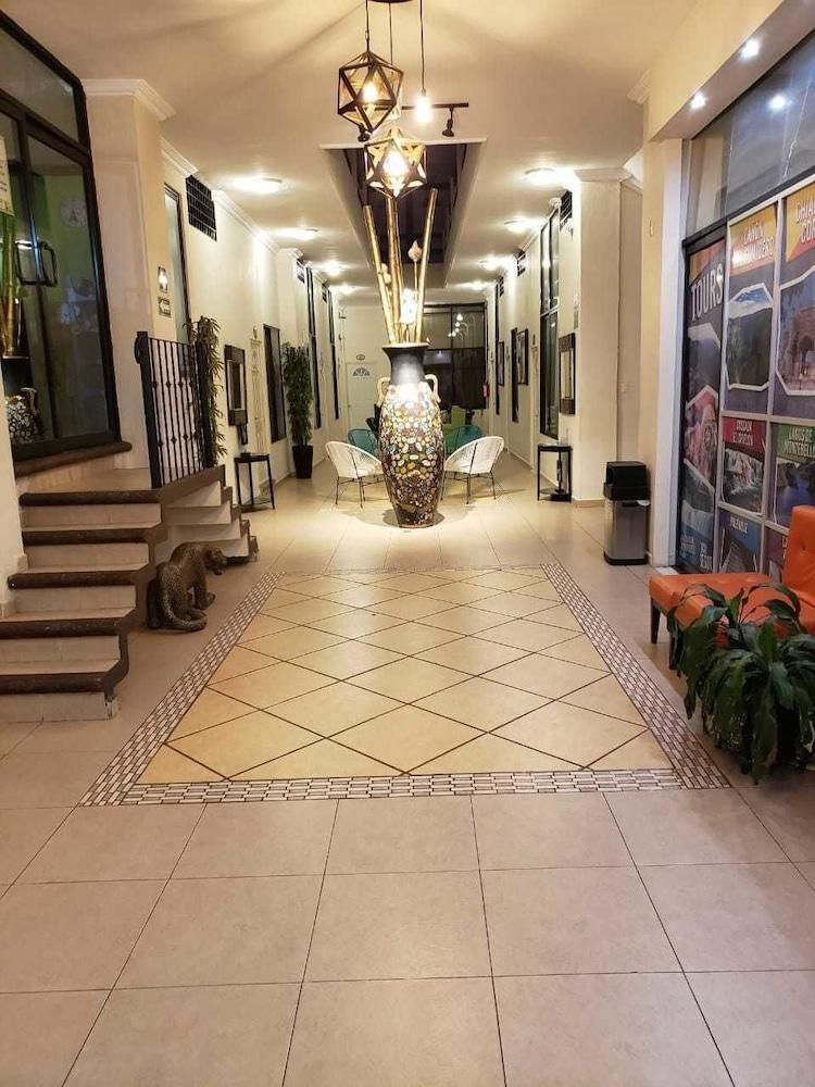 Hotel Esmeralda's - טוטסטלה גוטיירס - לובי