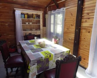 chez gus - Ars-sur-Formans - Essbereich