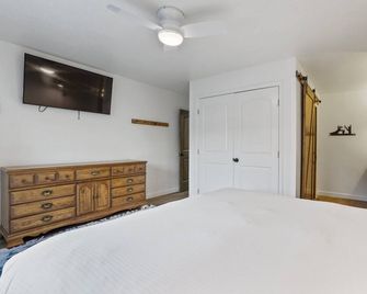 Luxury at Altitude â Base Camp 2 Bedroom 2 Condo by RedAwning - Kirkwood - Habitación