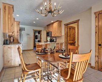 Luxury Cabin w/ Pond, Working Ranch Near Nevada - Nevada - Jídelna