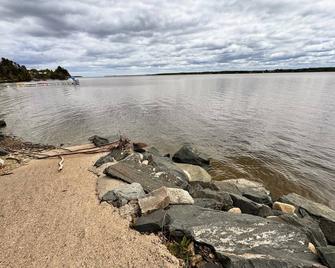 3 Bedroom Waterfront bungalow on the banks of the Miramichi River - Miramichi
