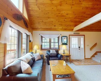 Beechwood Home - Mendon - Living room