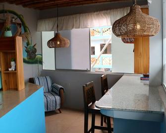 Beachfront Lux Apt. Right at Olon Boulevard with Incredible Views! - Olón - Dining room