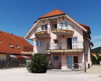 Abigél Apartmanház - Balatonfured - Edificio
