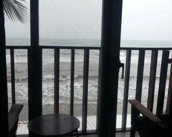 La Delphina B&B Bar and Grill Hotel - La Ceiba - Balcony