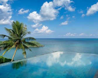 أجنس أوناواتونا - جالي - حوض السباحة