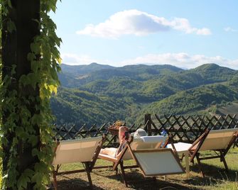 Farmhouse in the hills. Romantic flat for 2 people. Panoramic view! - Urbino - Balkon