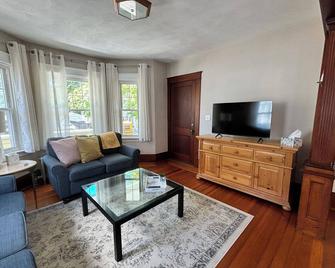 Cozy, 3 bed retreat near downtown Bristol - Bristol - Sala de estar