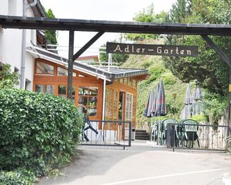 Doppelzimmer Standard mit eigenem Bad oder Dusche und WC - Radolfzell am Bodensee - Innenhof