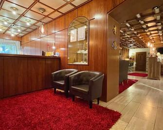 Villa am Park - Bad Zwischenahn - Front desk