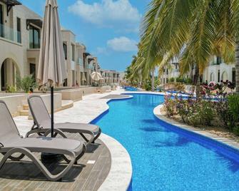 Serene 1-Bedroom with Pool View - Salalah