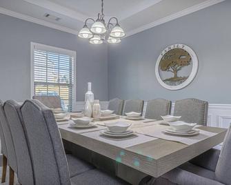 Family-Friendly Near Ft Moore - Lakeside Lodging - Columbus Metropolitan - Jídelna