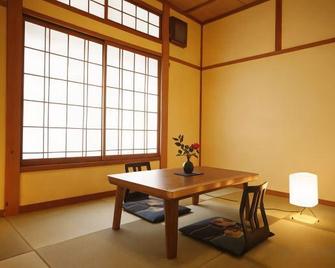 Kasumi Umenoya - Kami - Eetruimte