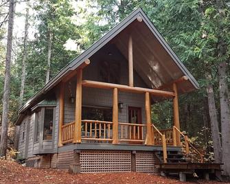 Mowat Cabin - Miska Haven - Serenity on the Shuswap River in North Okanagan - Enderby - Edificio