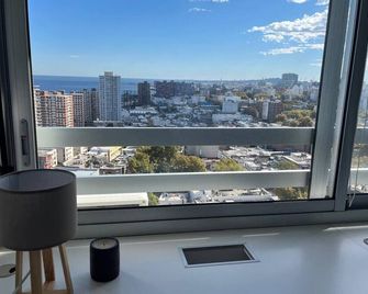 Apartamento con Vista Panorámica desde el Piso 18 - Montevideo