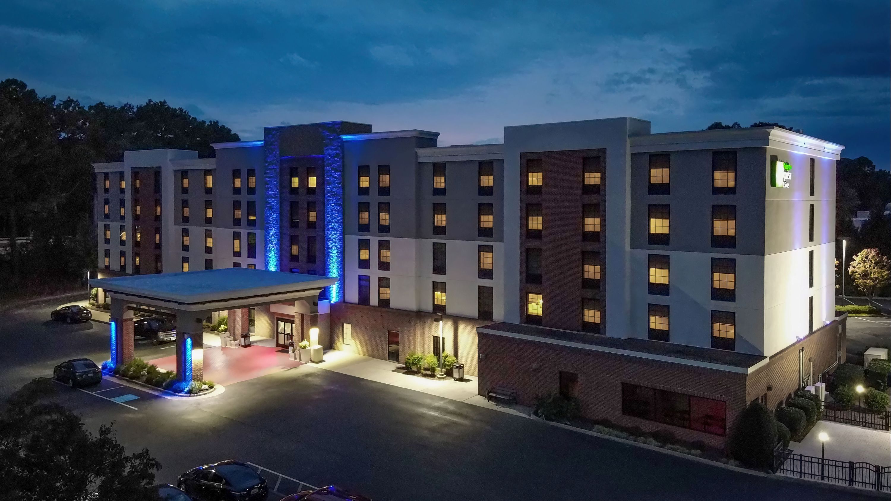 Holiday Inn Express & Suites Newport News By IHG - ניופורט ניוז - בניין