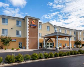 Comfort Suites Escanaba - Escanaba - Building