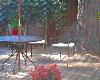 Cozy Cottage Retreat near Harbin Hot Springs in California - Middletown - Patio