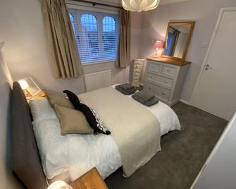 Lovely family home, 5 minutes from the beach - Frinton-on-Sea - Bedroom