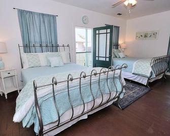 California Delta Retreat - Walnut Grove - Bedroom
