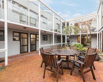 Queen Street Studios - נלסון - פטיו