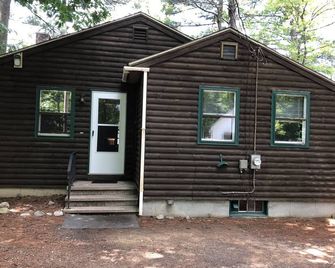 Peaceful Lakefront Cabin on Crystal Lake - Gray - Building