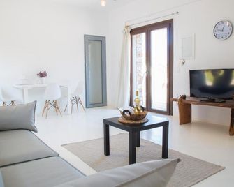 Spathi Beach Suites Kea - Agios Theodoros - Living room