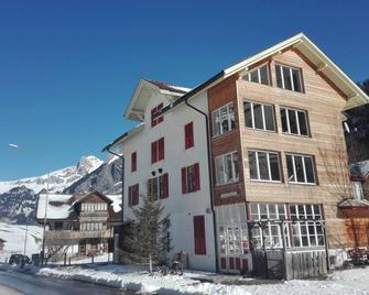 Apartment in Haus Wesley, Kandersteg - Kandersteg - Gebäude