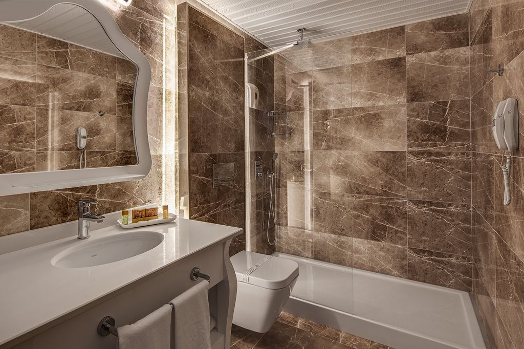 Galeri Resort Hotel - אוקורצ'אלאר - חדר רחצה