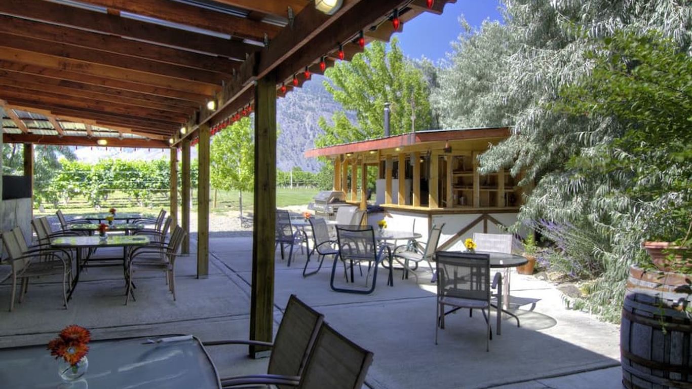 Crowsnest Vineyards Guesthouse