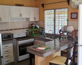 Amplia y cómoda residencia - Chitré - Cocina