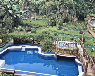 MT. Maculot View Resort - Cuenca - Piscine