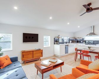 1 Block to City Park: New-build Apt in Denver! - Denver - Sala de estar