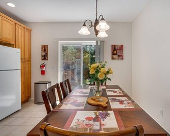 Glen Ellen Retreats Sunset Cottage - Glen Ellen - Dining room