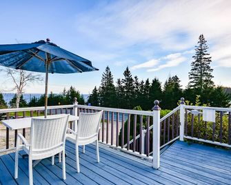 Surfside Inn - Hubbards - Balcony