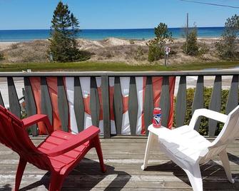 Beachfront 5bdrm Sunset Summer Special Waterfront Cottage (Vrbo Only) - South Bruce Peninsula - Balcony