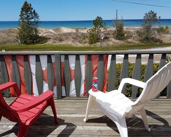 Beachfront 5bdrm Sunset Summer Special Waterfront Cottage (Vrbo Only) - South Bruce Peninsula - Balcón