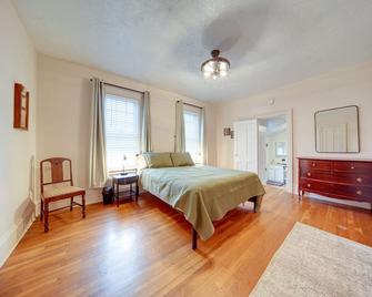 Central Meadville Apartment - Walk to Downtown! - Meadville - Bedroom