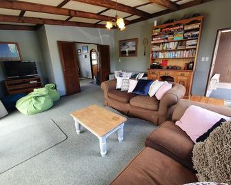 Sunny spacious 3 BDM home with awesome views - Kyeburn Diggings - Sala de estar