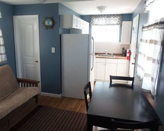 Clean affordable 1 bdrm beach block. 2 beach badges included STR # 2180 - Seaside Heights - Obývací pokoj